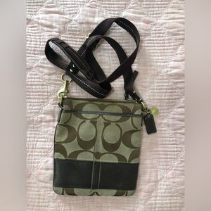 cross body brown coach purse/bag. rarely used. great condition